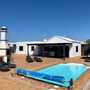 https://casas-tomare-ii.in-canary-islands.com