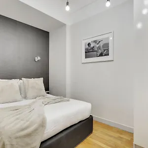 https://marais-lovely.fr-paris.fr