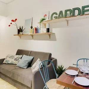 https://design-apartment-for-4-people-between-louvre-opera.fr-paris.fr